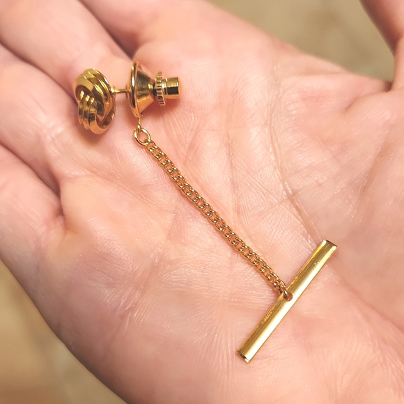 Colibri Of London Gold Plated Love Knot Tie Tack - Picture 4 of 4